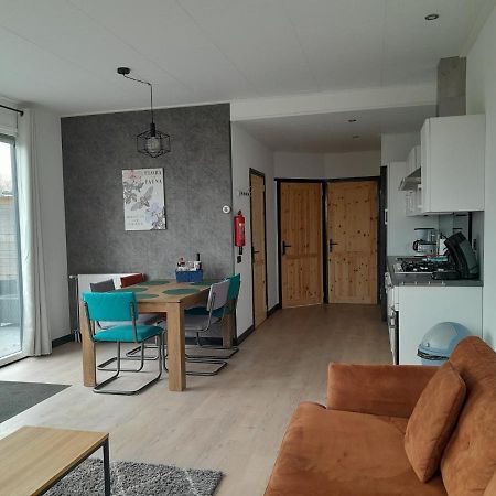 Luxe 5 Persoons Bungalow Op Rustig Vakantiepark Nabij Leeuwarden Dronrijp Exterior foto