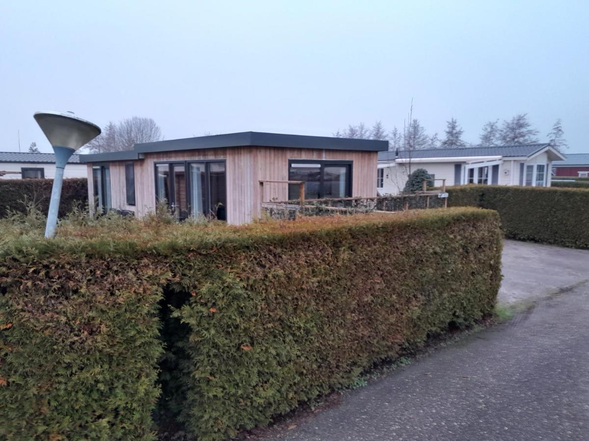 Luxe 5 Persoons Bungalow Op Rustig Vakantiepark Nabij Leeuwarden Dronrijp Exterior foto