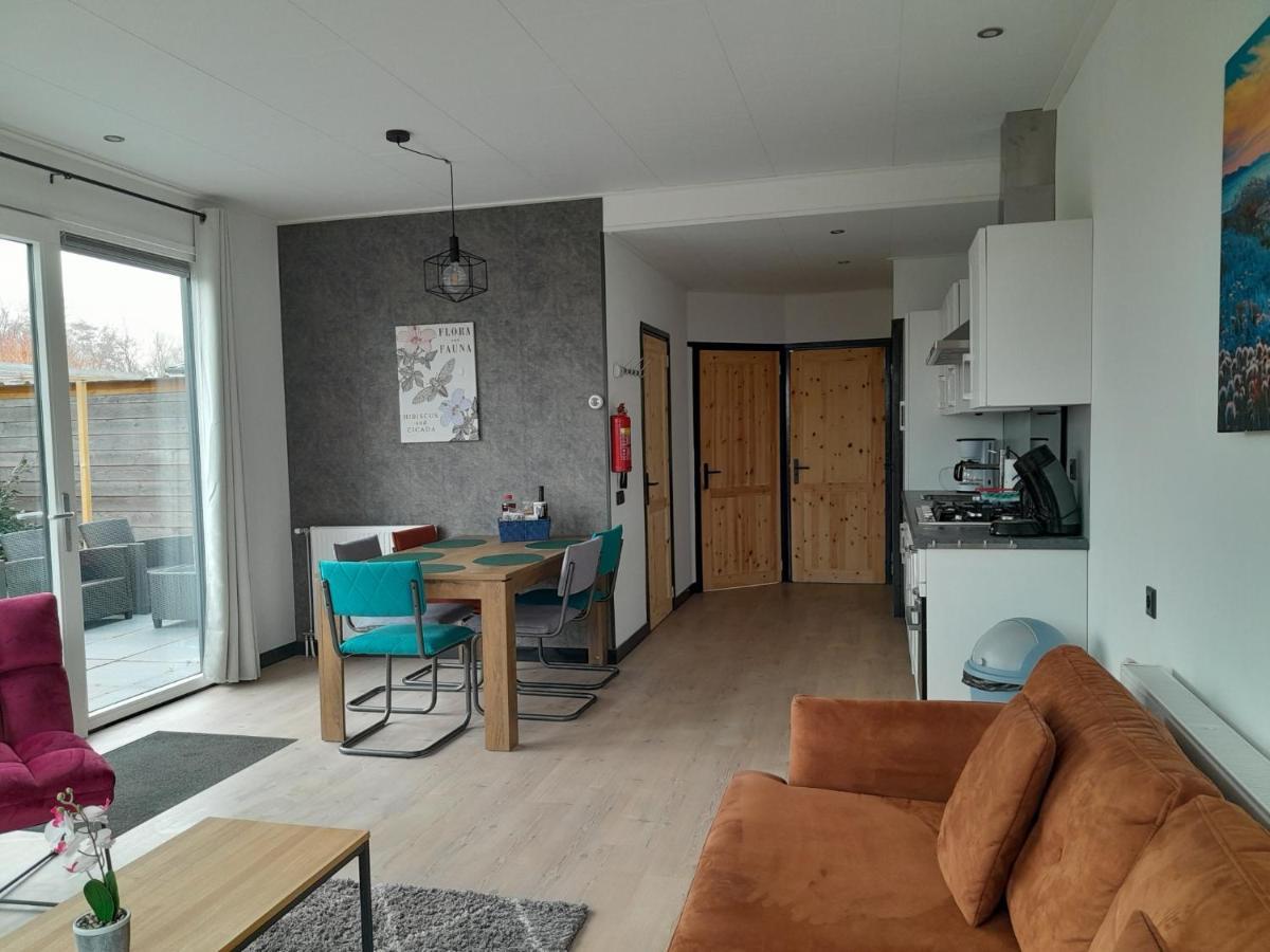 Luxe 5 Persoons Bungalow Op Rustig Vakantiepark Nabij Leeuwarden Dronrijp Exterior foto